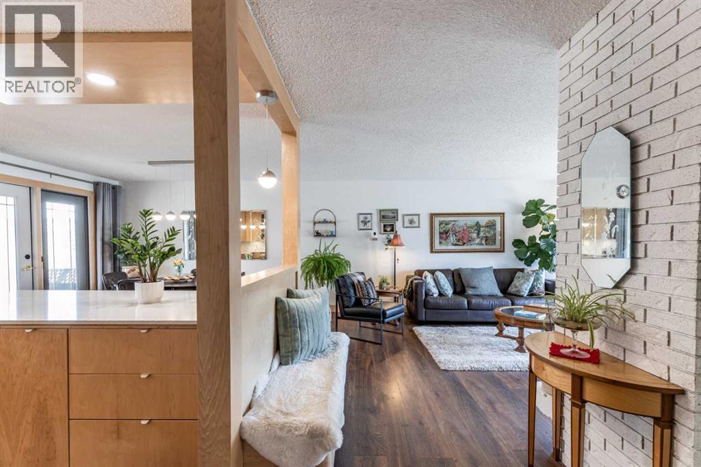 16 Rossland Court Se, Medicine Hat, Alberta  T1B 2M2 - Photo 5 - A2300439