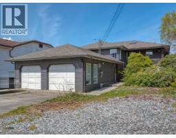 5796 TRAIL AVENUE, Sechelt, British Columbia
