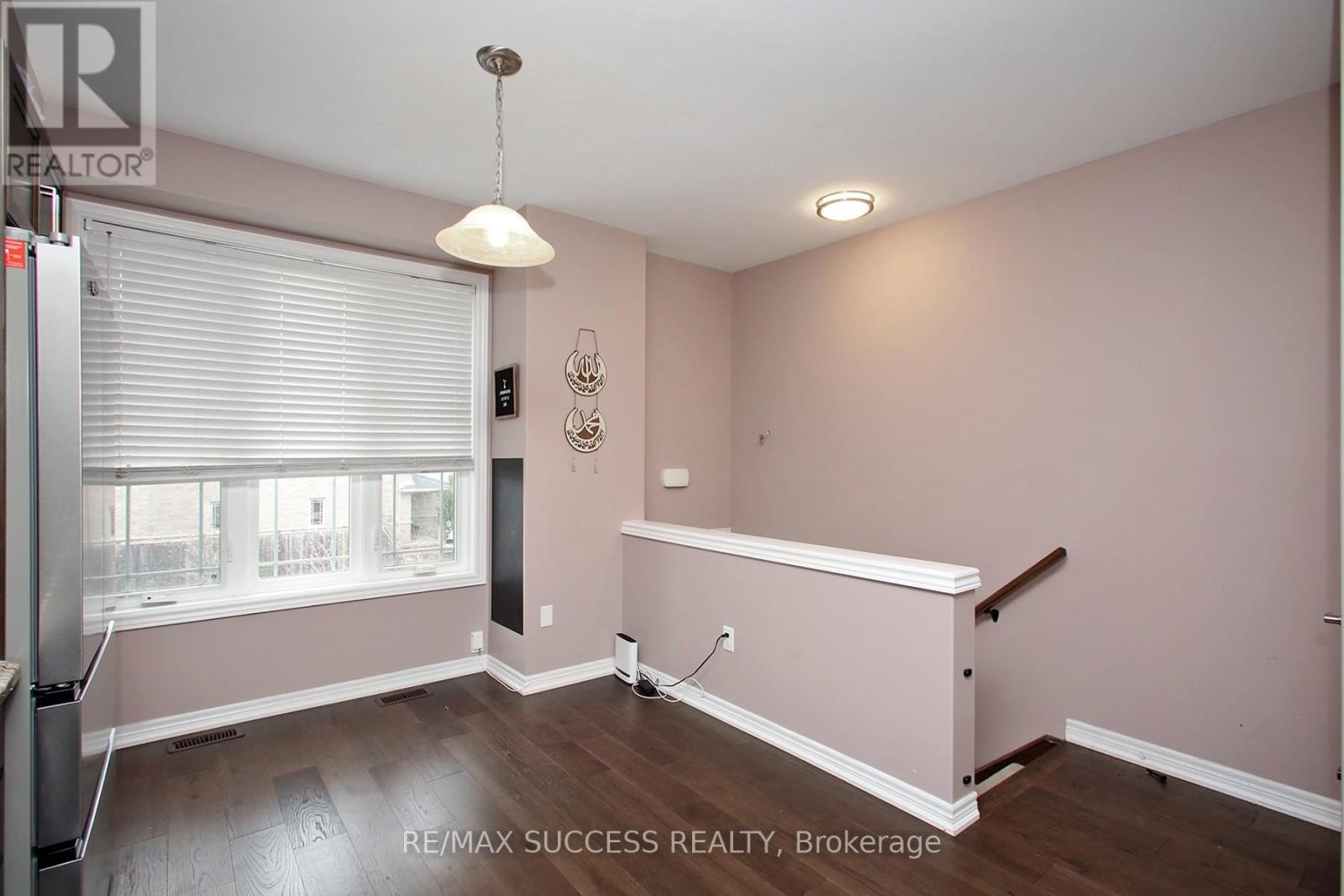 47 Edenrock Drive, Hamilton (Stoney Creek Industrial), Ontario  L8E 0G6 - Photo 3 - X13038406