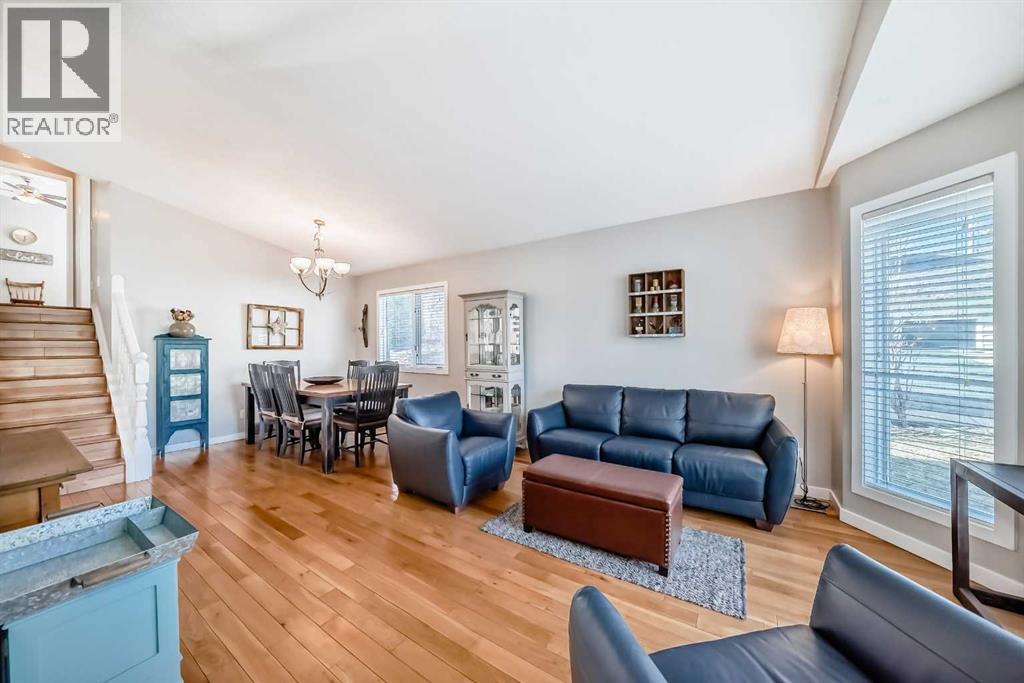 555 Woodbine Boulevard SW, Calgary, Alberta  T2W 4P5 - Photo 5 - A2303348