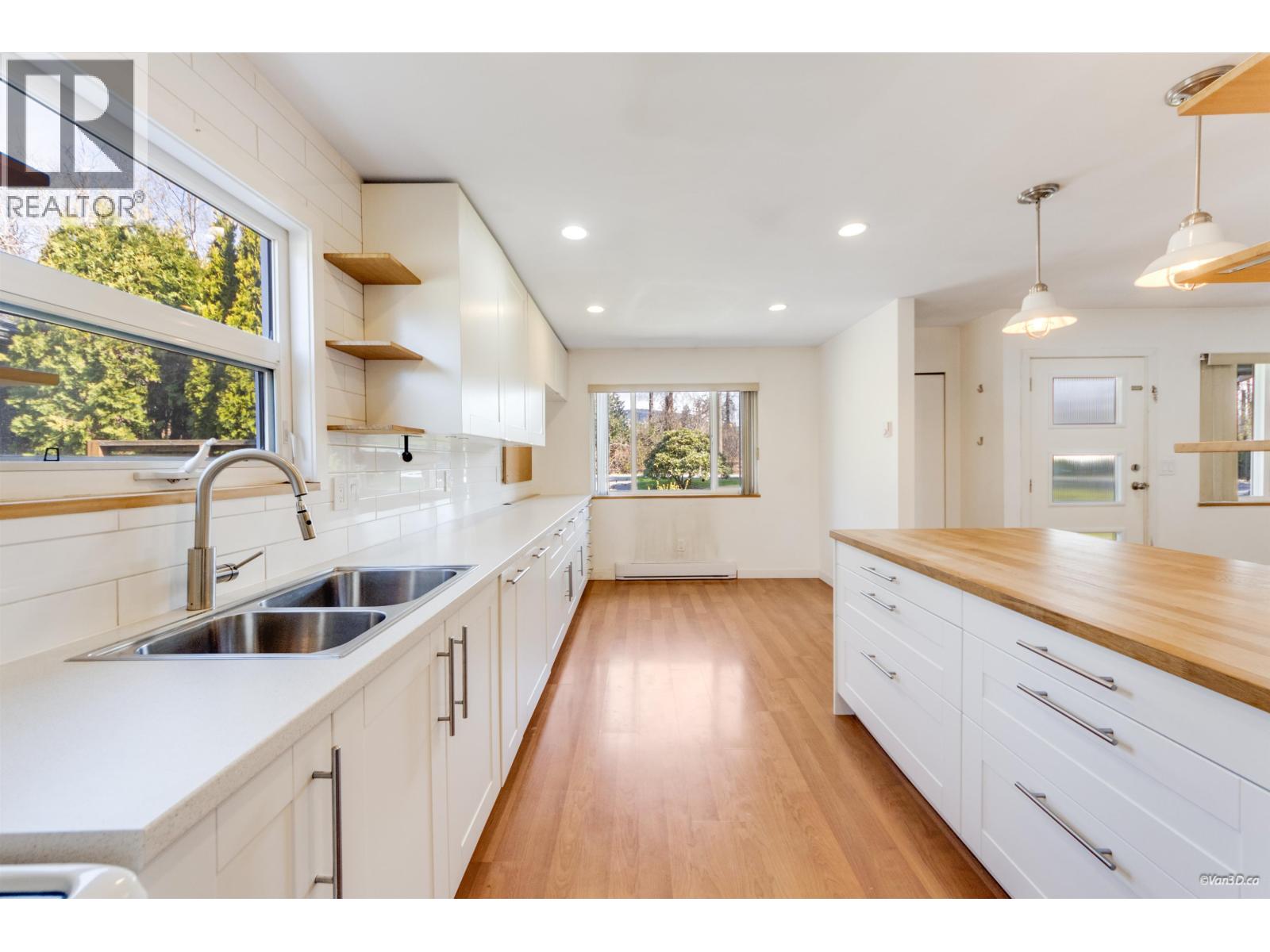 2974 Fleming Avenue, Coquitlam, British Columbia  V3C 4S3 - Photo 3 - R3107562