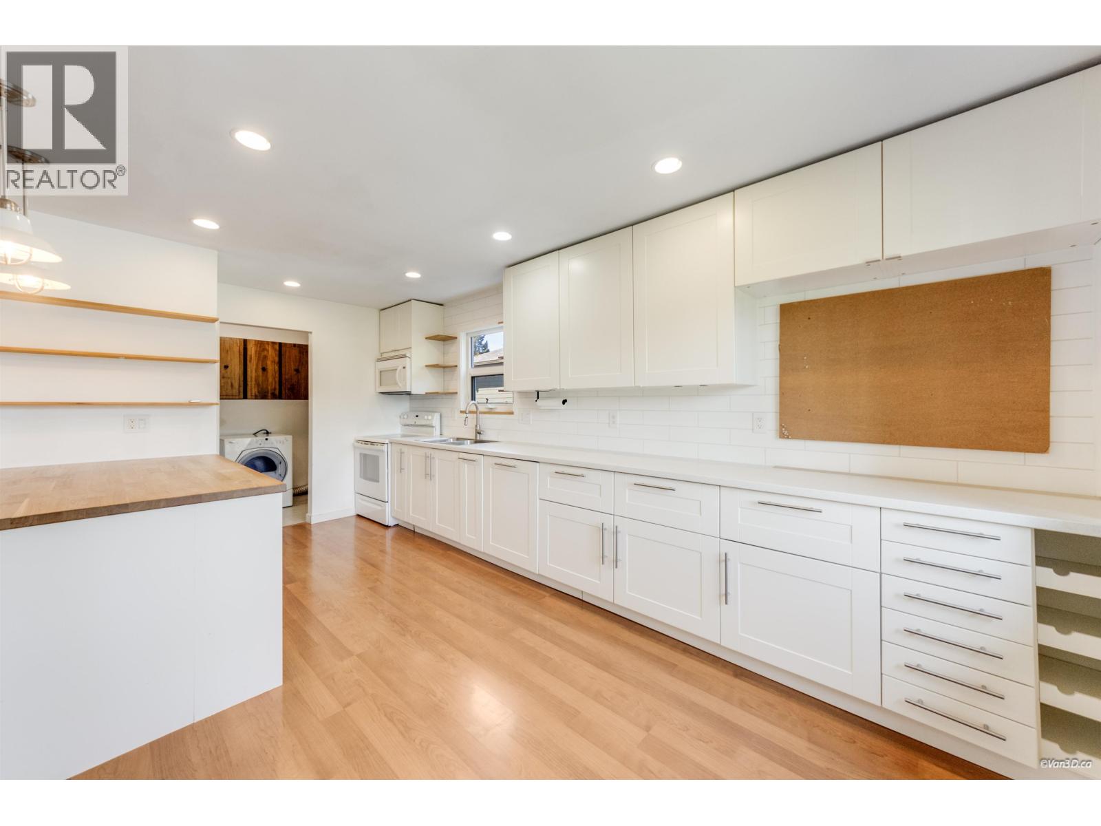 2974 Fleming Avenue, Coquitlam, British Columbia  V3C 4S3 - Photo 5 - R3107562