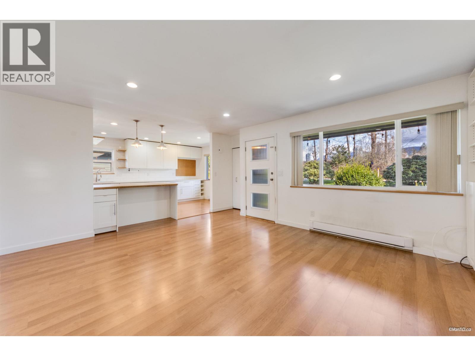 2974 Fleming Avenue, Coquitlam, British Columbia  V3C 4S3 - Photo 6 - R3107562