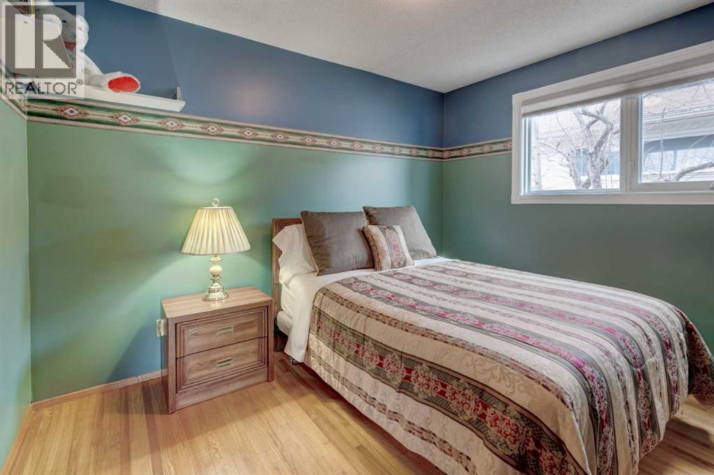 1032 Cantabrian Drive Sw, Calgary, Alberta  T2W 1L7 - Photo 17 - A2301520