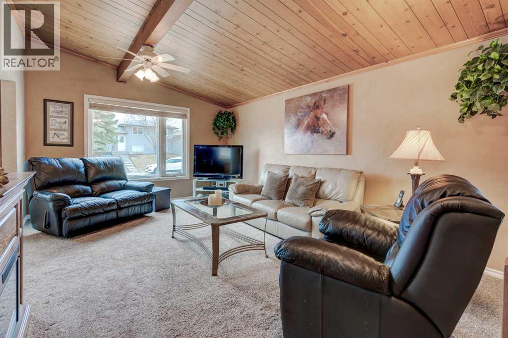 1032 Cantabrian Drive Sw, Calgary, Alberta  T2W 1L7 - Photo 2 - A2301520