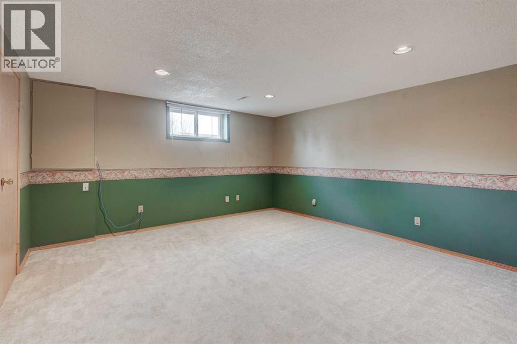 1032 Cantabrian Drive Sw, Calgary, Alberta  T2W 1L7 - Photo 23 - A2301520