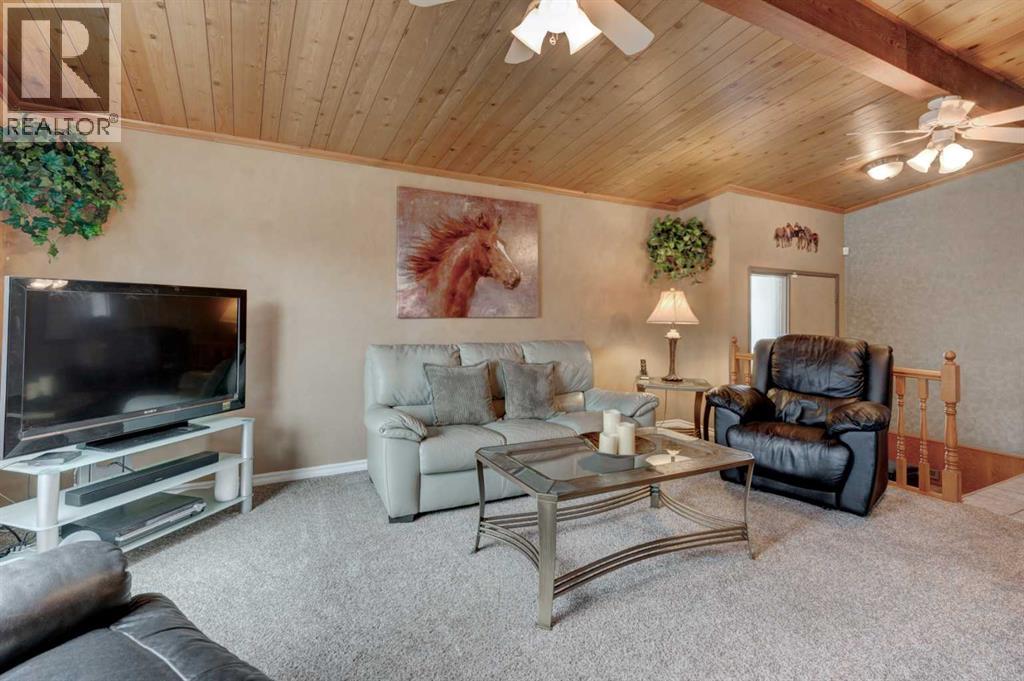 1032 Cantabrian Drive Sw, Calgary, Alberta  T2W 1L7 - Photo 4 - A2301520