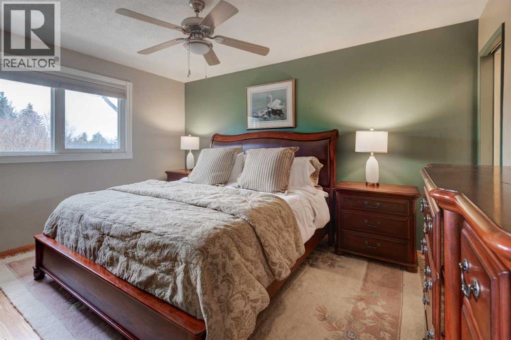 1032 Cantabrian Drive Sw, Calgary, Alberta  T2W 1L7 - Photo 12 - A2301520