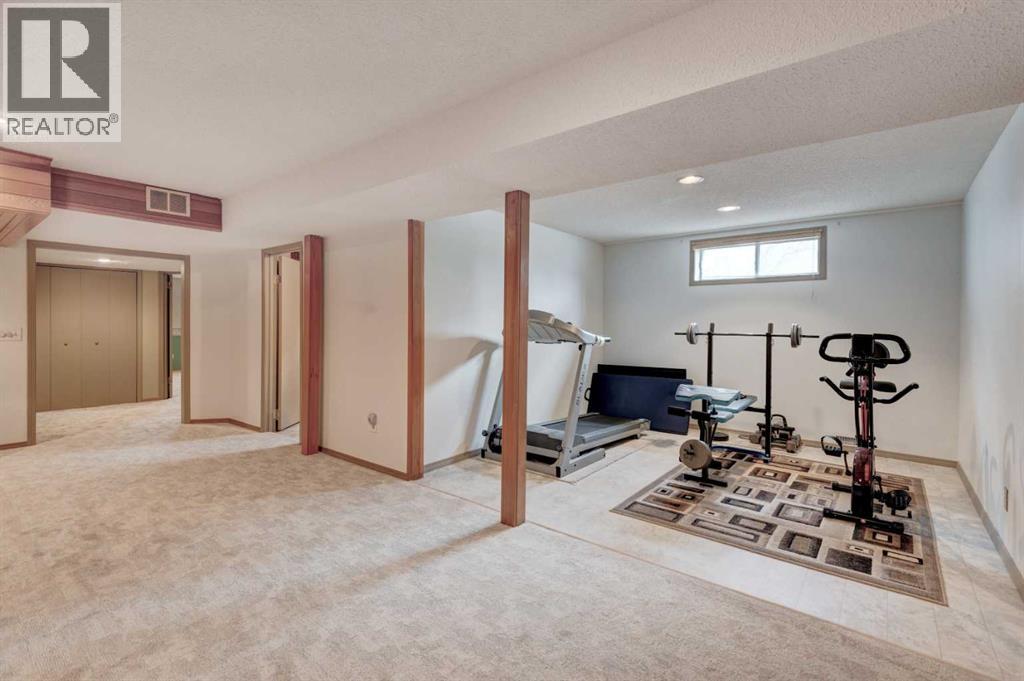 1032 Cantabrian Drive Sw, Calgary, Alberta  T2W 1L7 - Photo 21 - A2301520