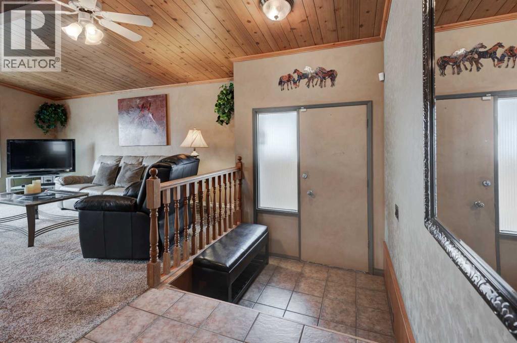 1032 Cantabrian Drive Sw, Calgary, Alberta  T2W 1L7 - Photo 11 - A2301520