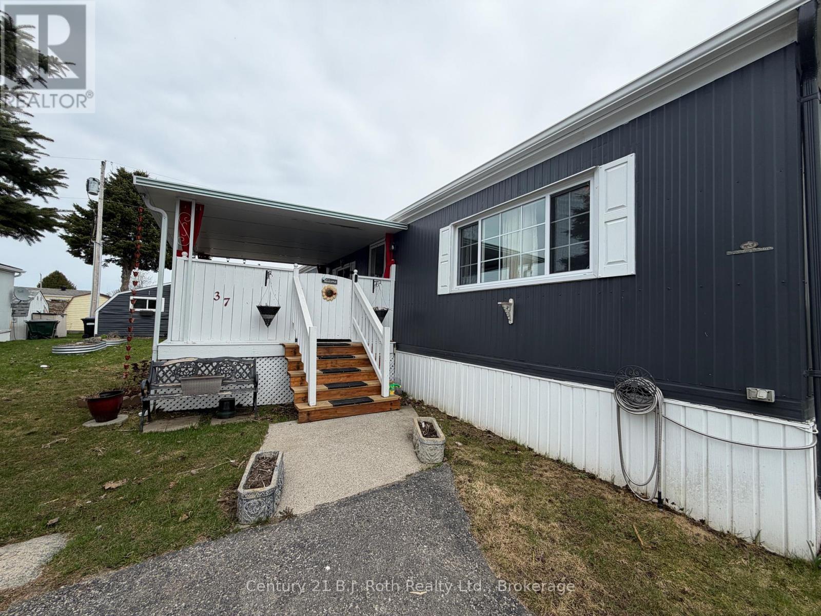 37 Berts Road, Midland, Ontario  L4R 5B5 - Photo 2 - S13038490