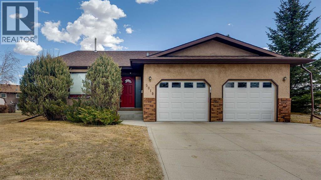 5019 60 Street Close, Lacombe, Alberta  T4L 1M3 - Photo 1 - A2299800