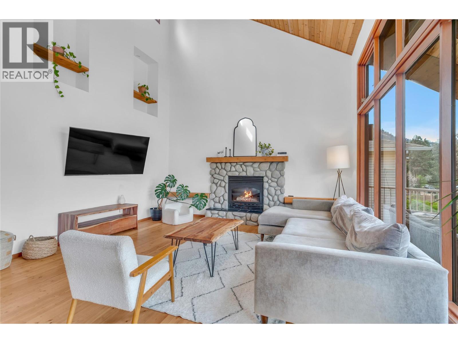 2020 Bennett Road, Kelowna, British Columbia  V1V 2C1 - Photo 11 - 10384305