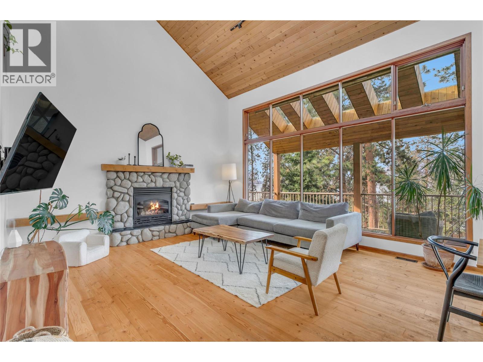 2020 Bennett Road, Kelowna, British Columbia  V1V 2C1 - Photo 8 - 10384305