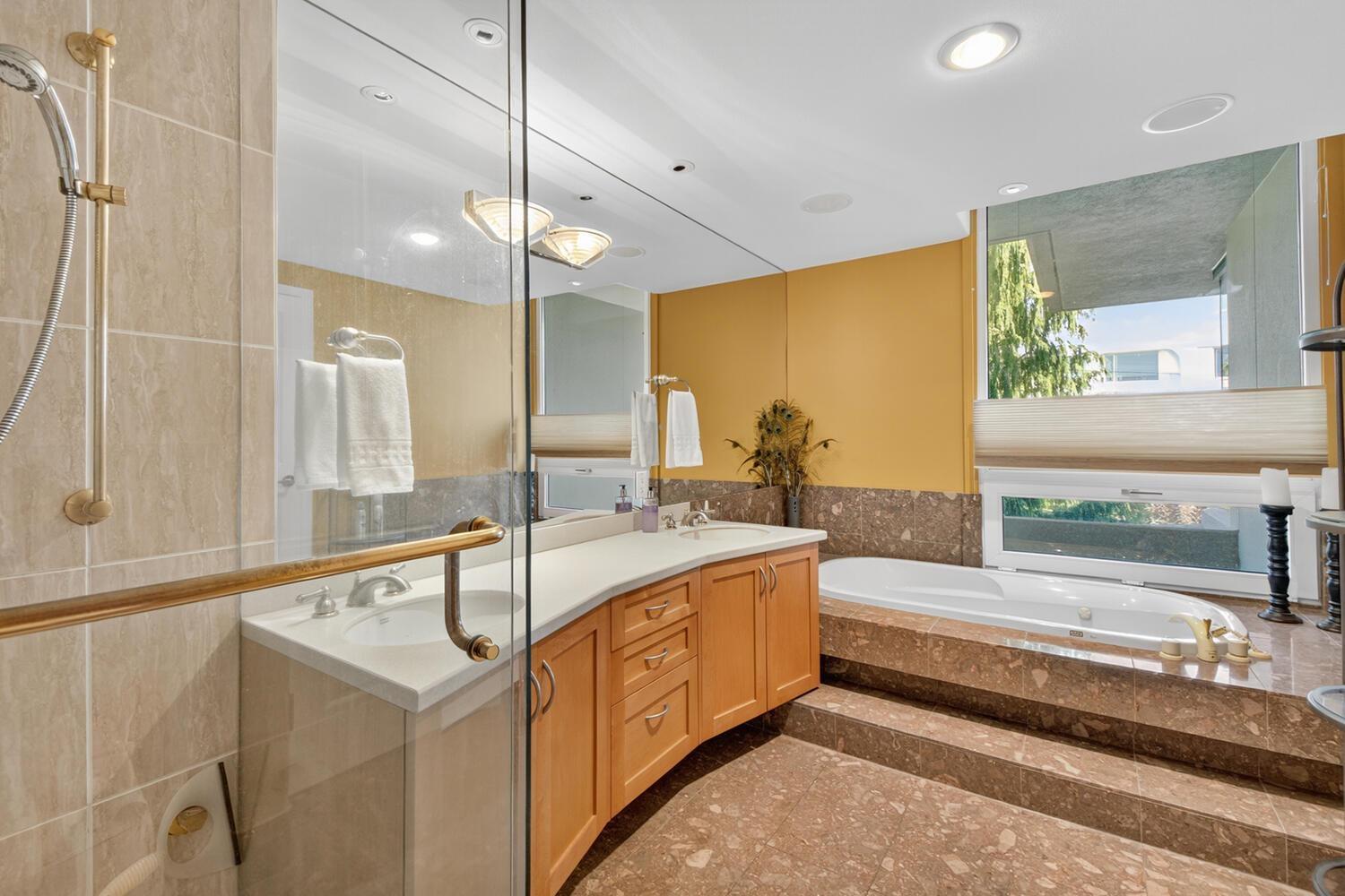 402 15050 Prospect Avenue, White Rock, British Columbia  V4B 2B4 - Photo 14 - R3115407