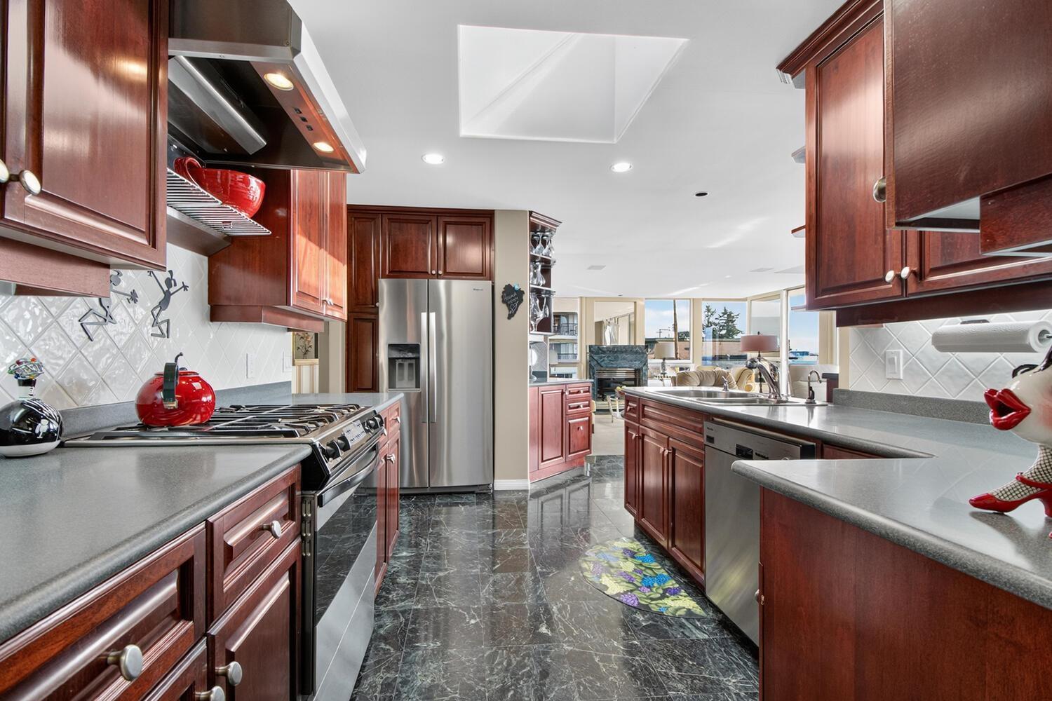 402 15050 Prospect Avenue, White Rock, British Columbia  V4B 2B4 - Photo 7 - R3115407