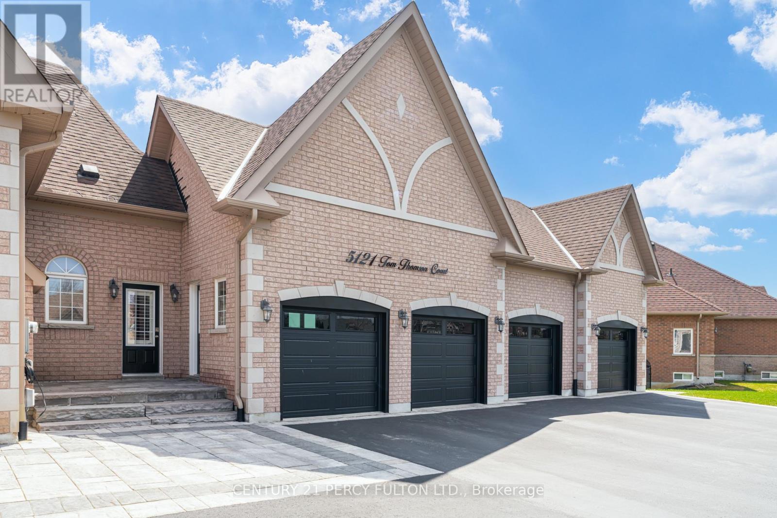 5121 Tom Thomson Court, Pickering, Ontario  L1Y 0A1 - Photo 4 - E13038522