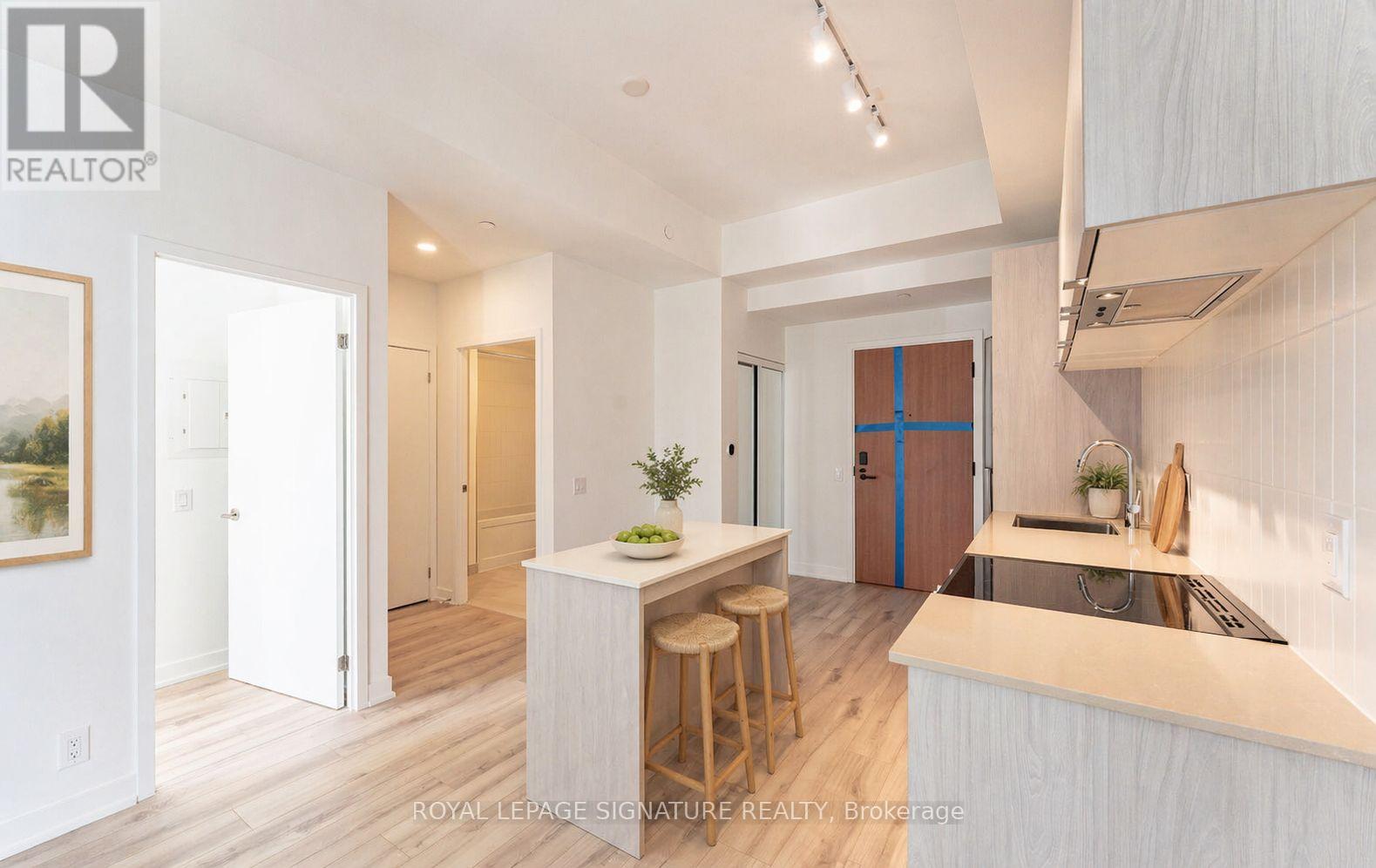 404 - 1660 Bloor Street W, Toronto, Ontario  M6P 1B1 - Photo 3 - W13034154