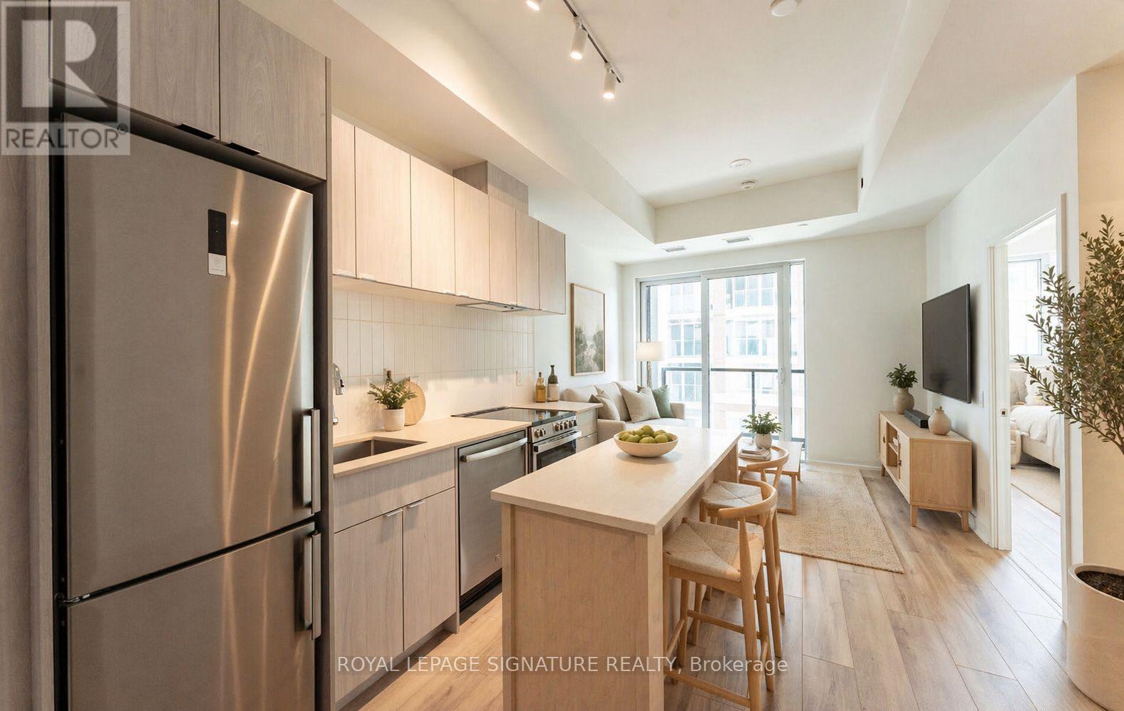 404 - 1660 Bloor Street W, Toronto, Ontario  M6P 1B1 - Photo 2 - W13034154