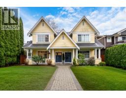 359 E 13TH STREET, North Vancouver, British Columbia