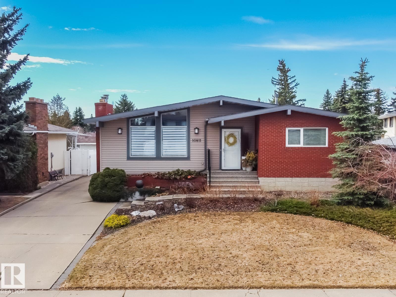 10811 43 AV NW, edmonton, Alberta