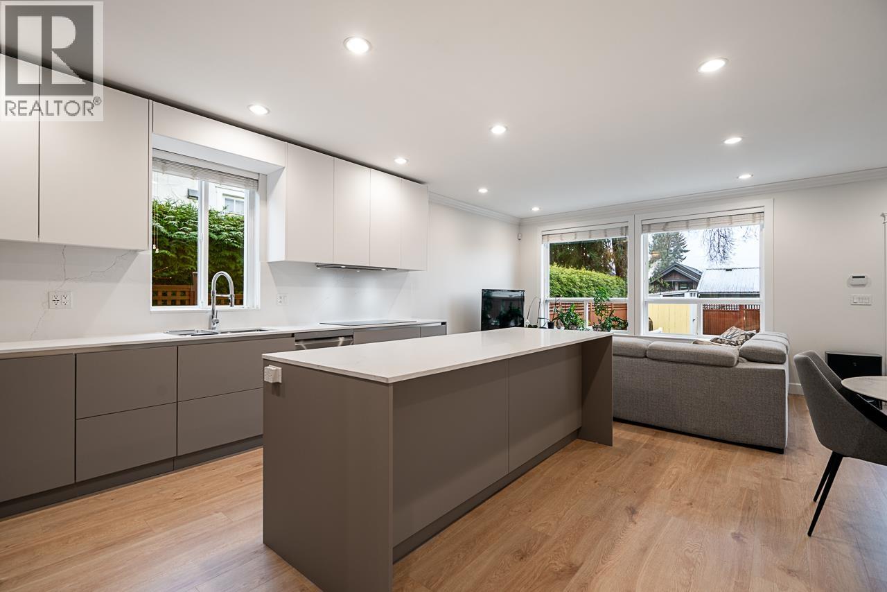 359 E 13th Street, North Vancouver, British Columbia  V7L 2L8 - Photo 11 - R3111405