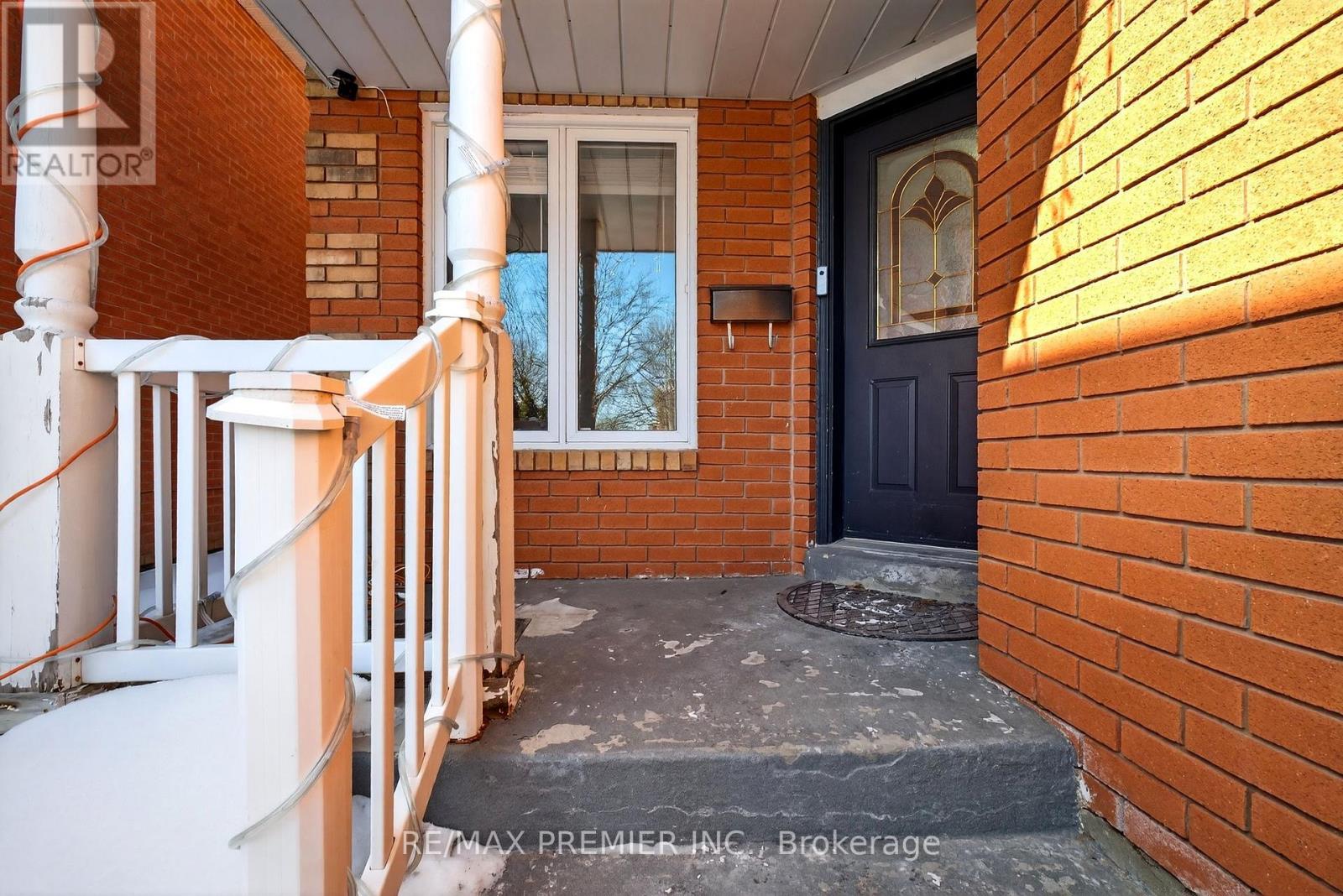 12 BAYVIEW STREET, Brampton, Ontario