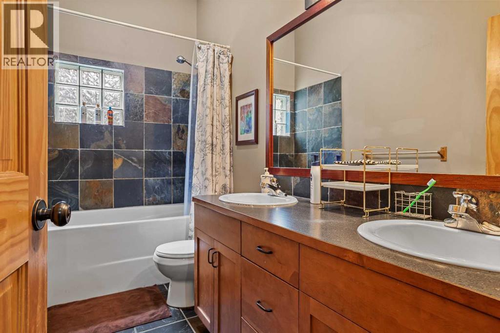 214 Eagle Point, Canmore, Alberta  T1W 3E6 - Photo 44 - A2288512