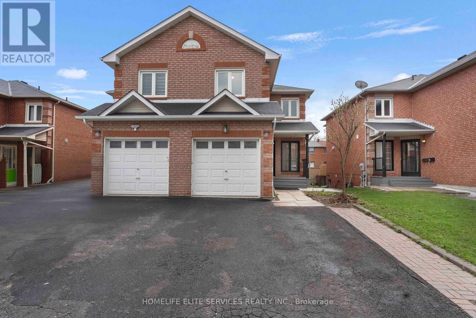 7 LENTHALL AVENUE, Toronto, Ontario