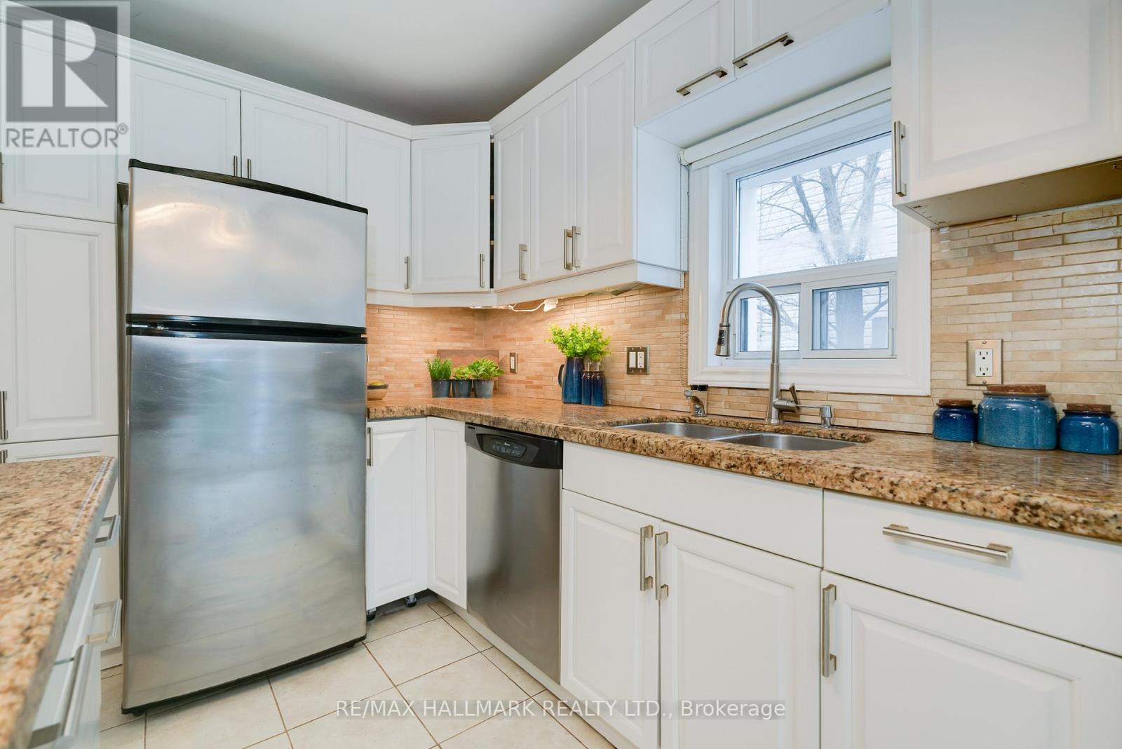 129 Woodfield Road, Toronto, Ontario  M4L 2W5 - Photo 7 - E12991178