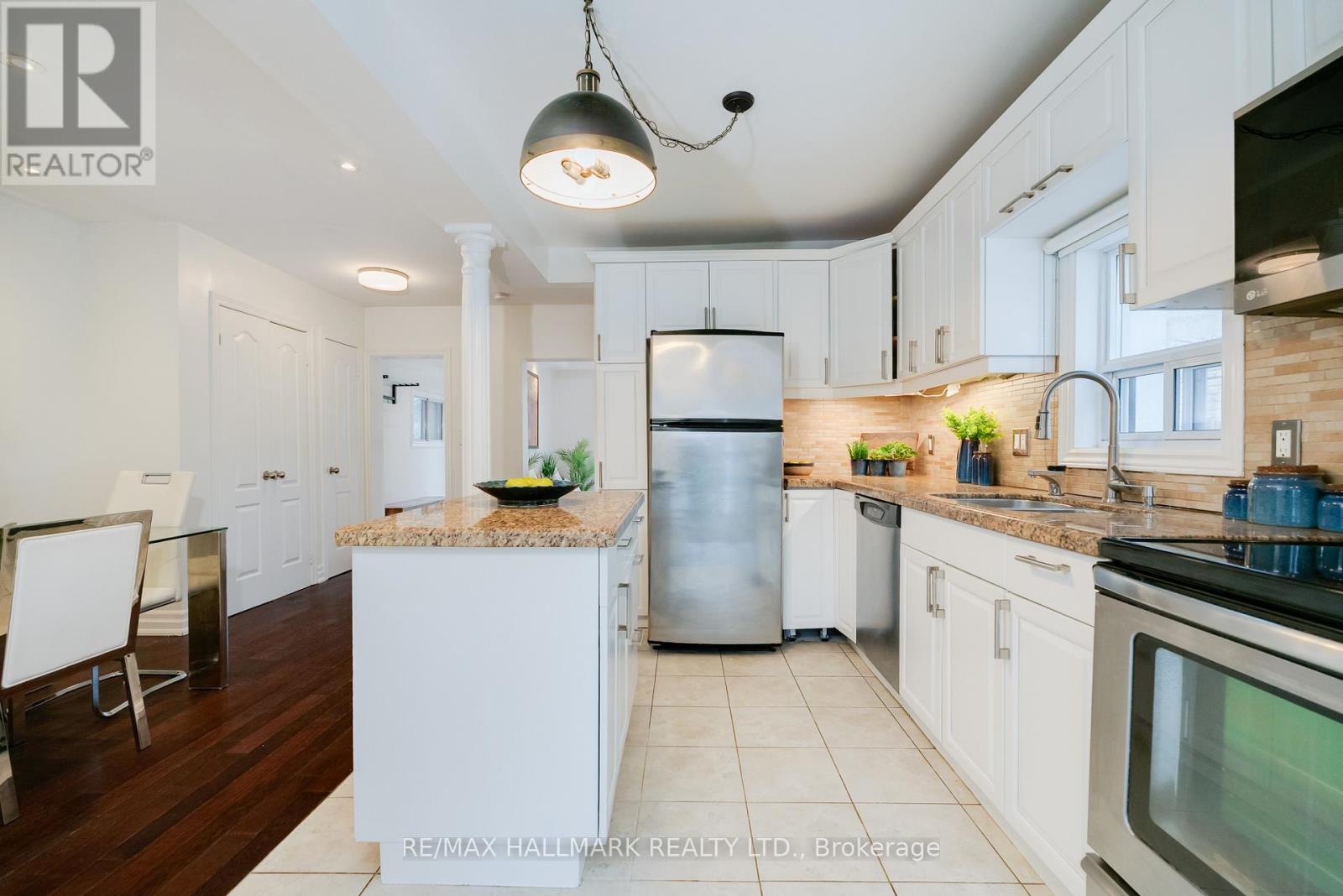 129 Woodfield Road, Toronto, Ontario  M4L 2W5 - Photo 8 - E12991178