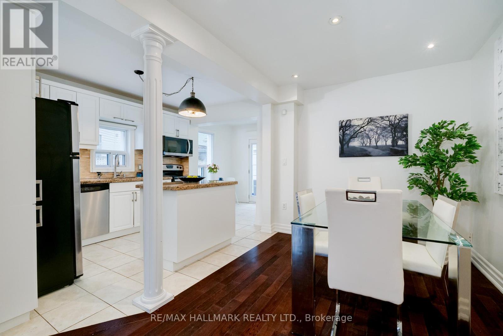 129 Woodfield Road, Toronto, Ontario  M4L 2W5 - Photo 6 - E12991178