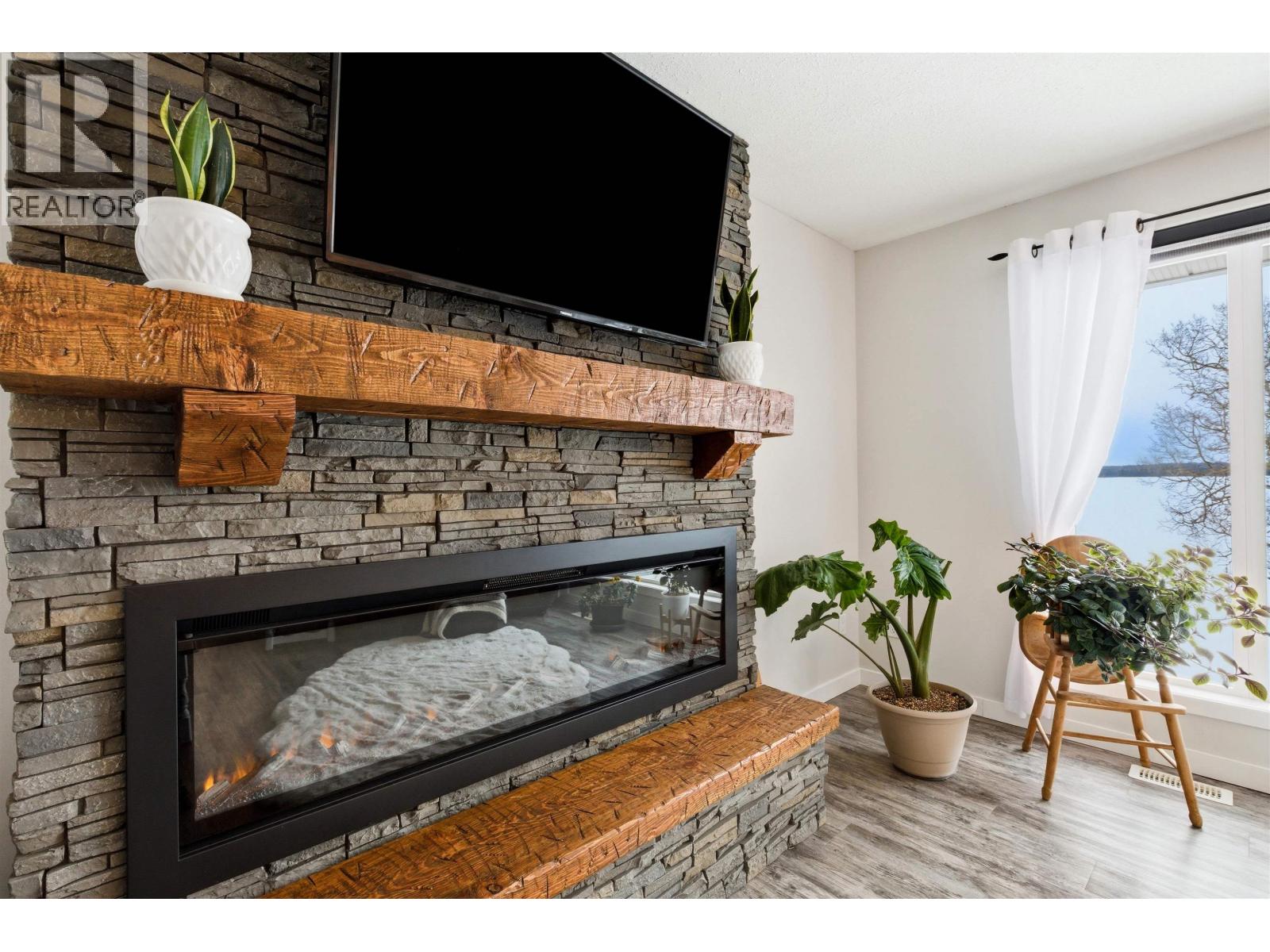 2448 Clara Road, 150 Mile House, British Columbia  V0K 2G0 - Photo 12 - R3097640