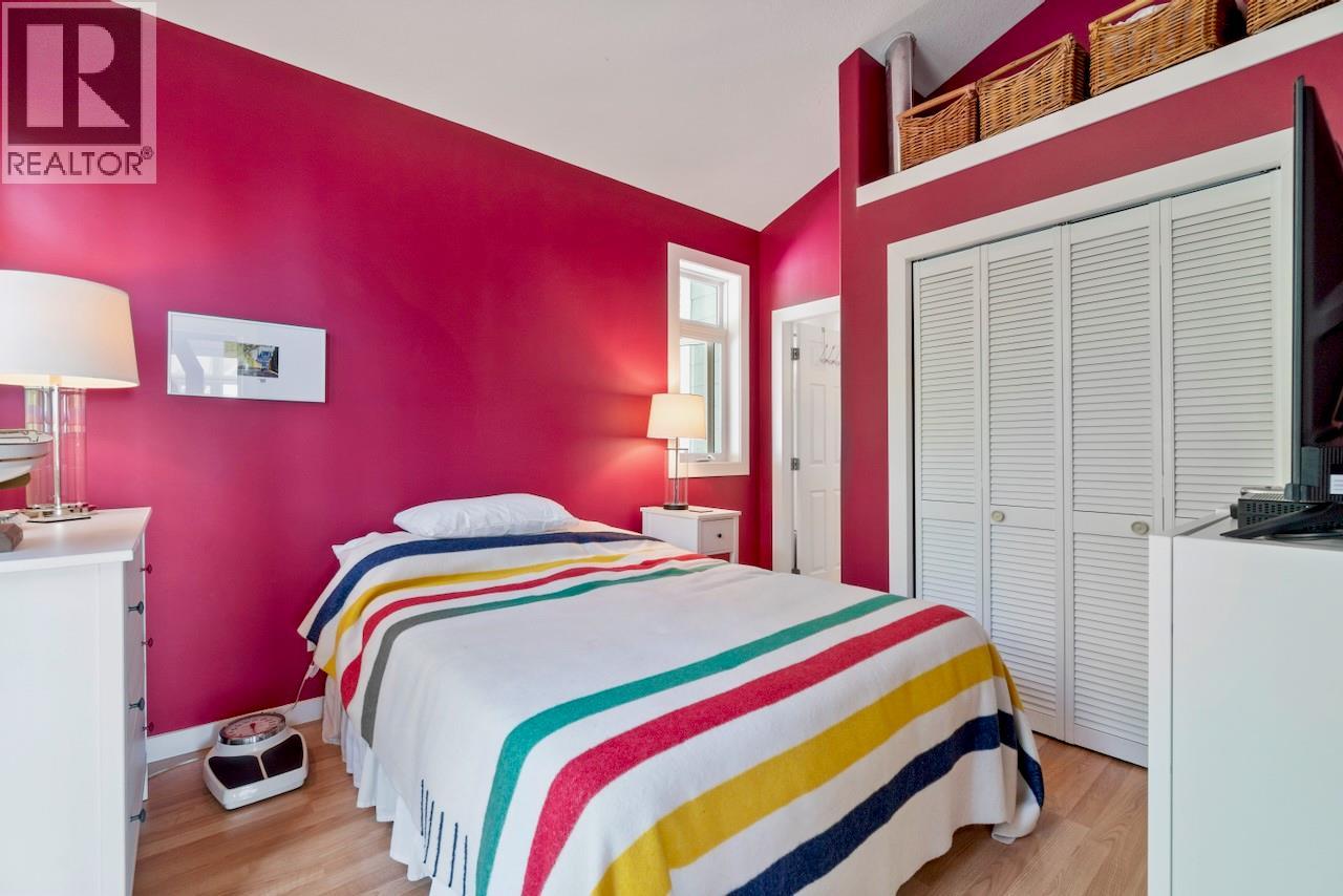 7660 Lichen Road, Anglemont, British Columbia  V0E 1M8 - Photo 23 - 10384254