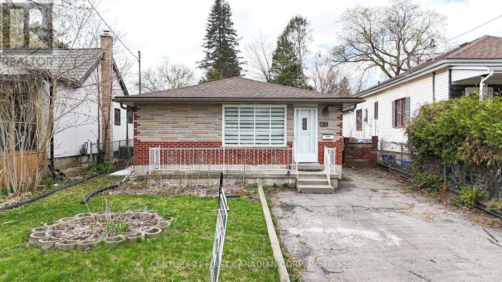 201 Emerson Avenue, London South, Ontario  N5Z 3L5 - Photo 3 - X13038528