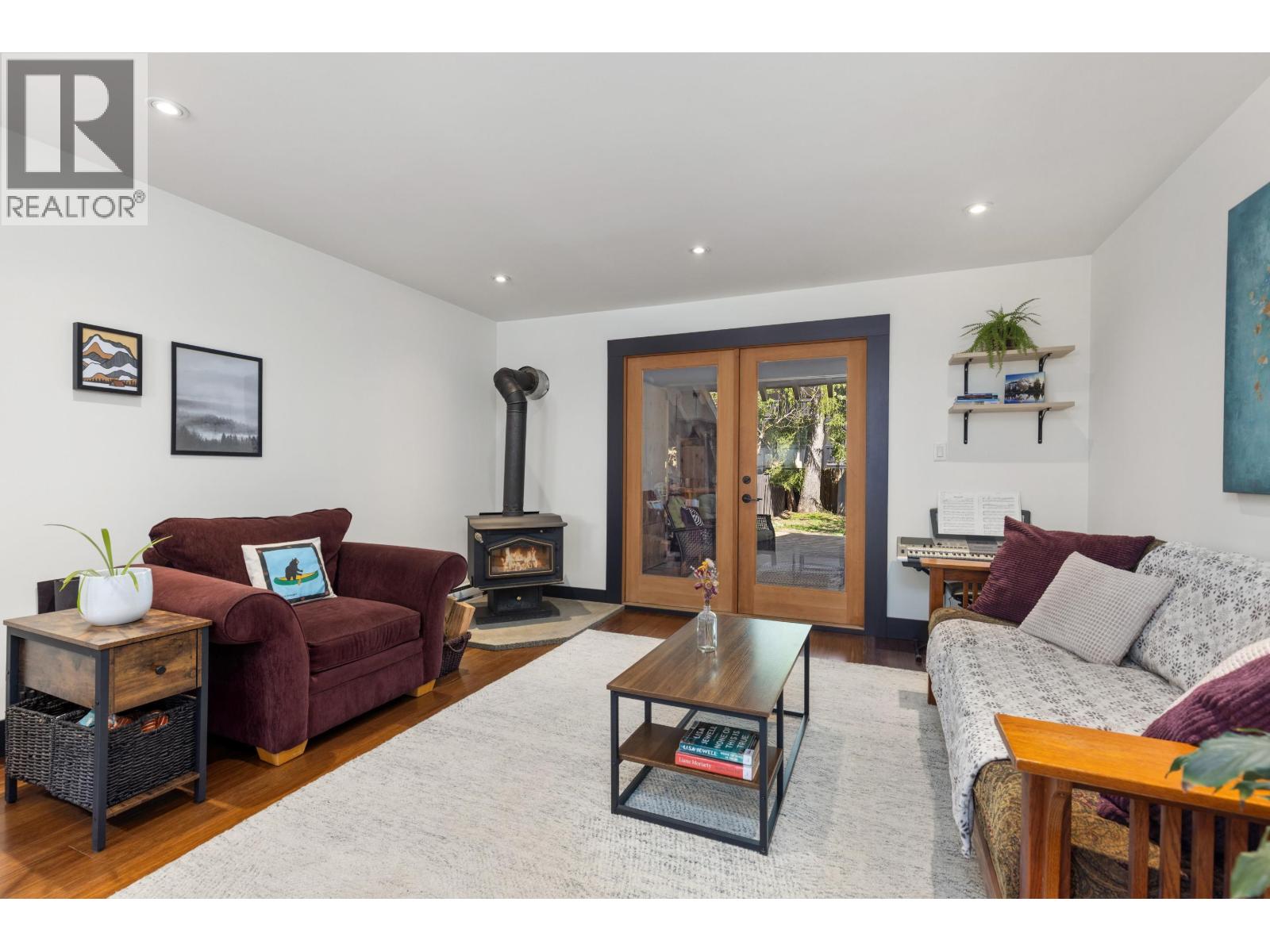 3 1470 Laurel Street, Pemberton, British Columbia  V0N 2L1 - Photo 2 - R3115382