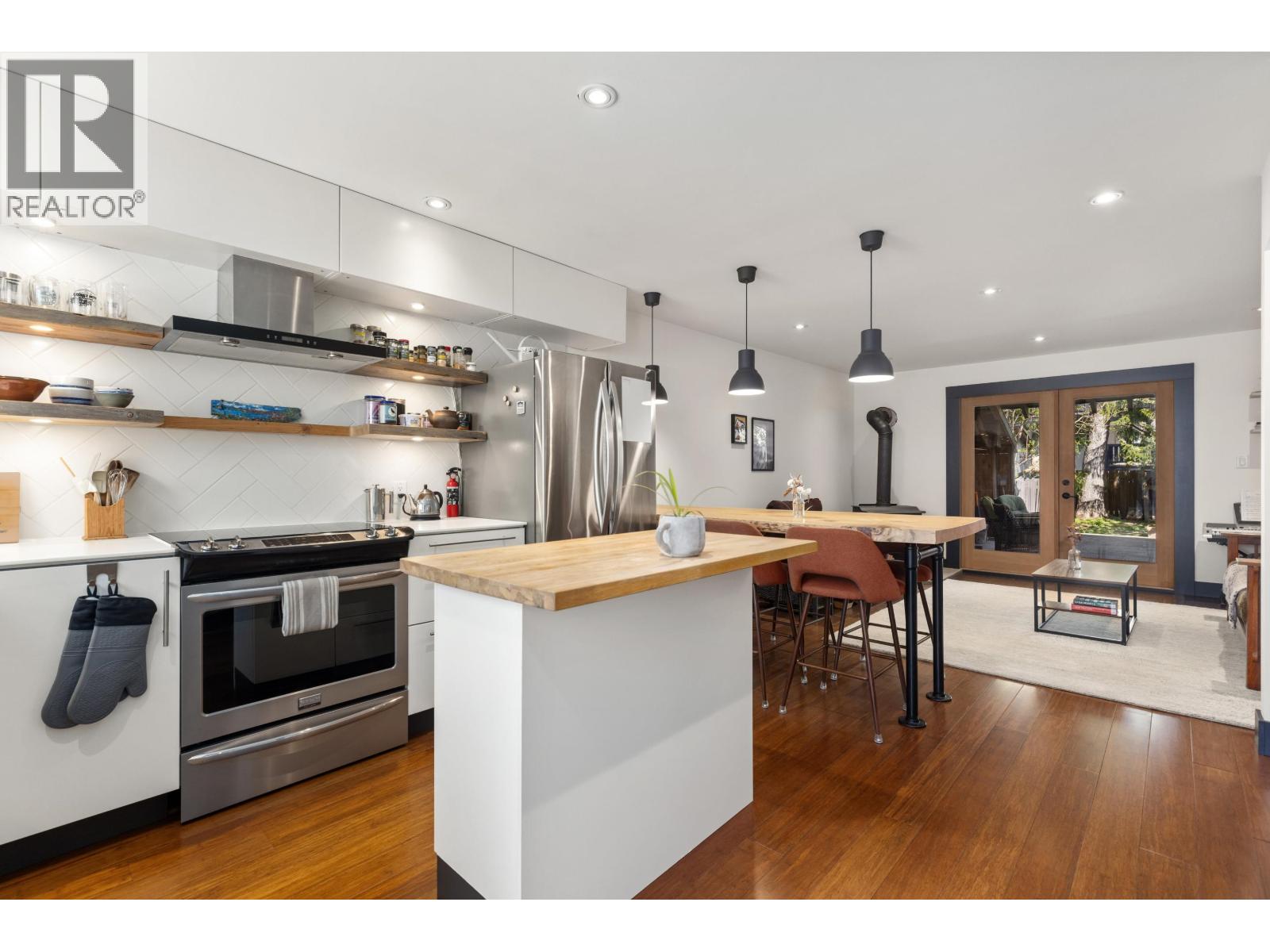 3 1470 Laurel Street, Pemberton, British Columbia  V0N 2L1 - Photo 4 - R3115382