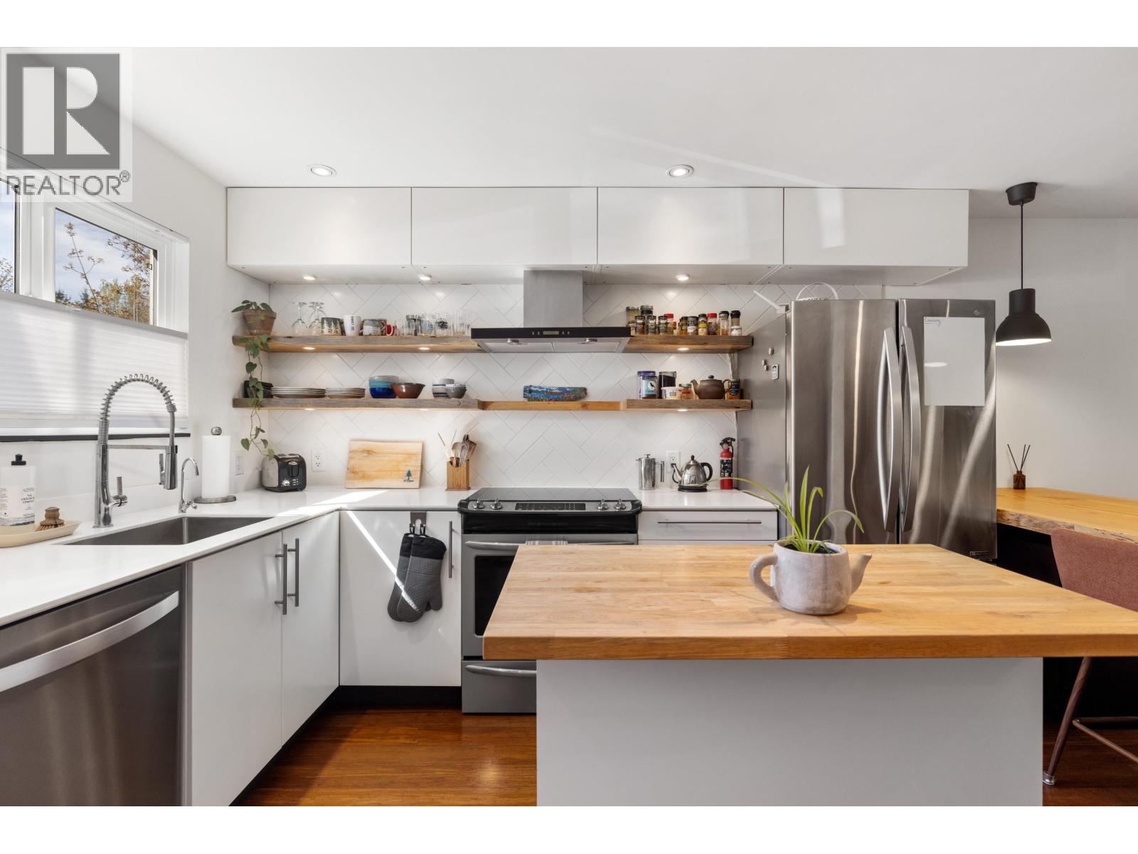 3 1470 Laurel Street, Pemberton, British Columbia  V0N 2L1 - Photo 5 - R3115382