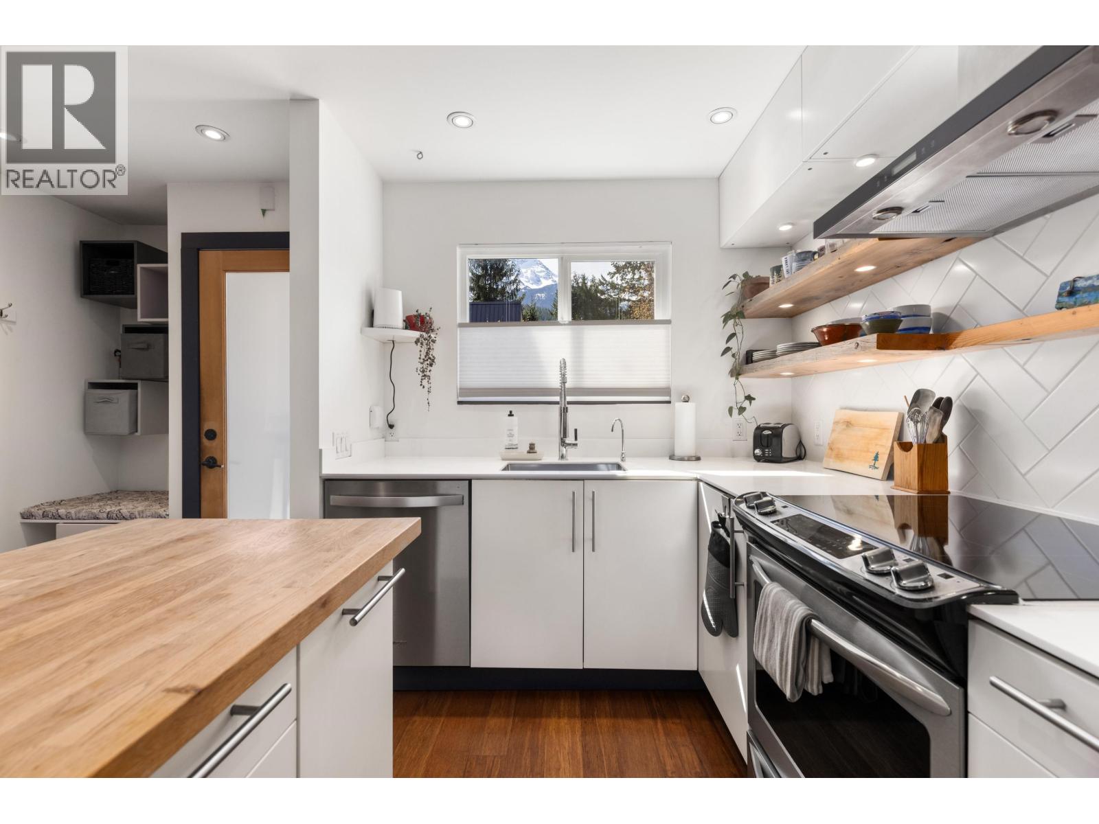 3 1470 Laurel Street, Pemberton, British Columbia  V0N 2L1 - Photo 6 - R3115382