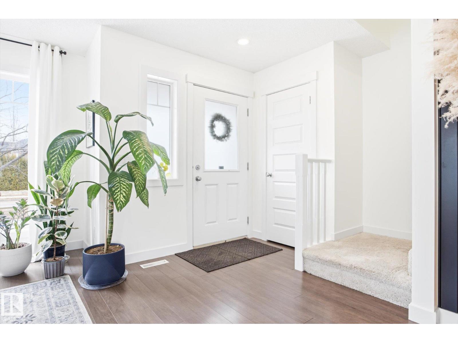 2061 Trumpeter Wy Nw, Edmonton, Alberta  T5S 0E7 - Photo 3 - E4483839