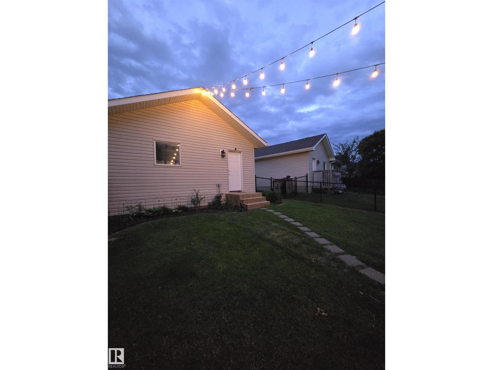 2061 Trumpeter Wy Nw, Edmonton, Alberta  T5S 0E7 - Photo 40 - E4483839