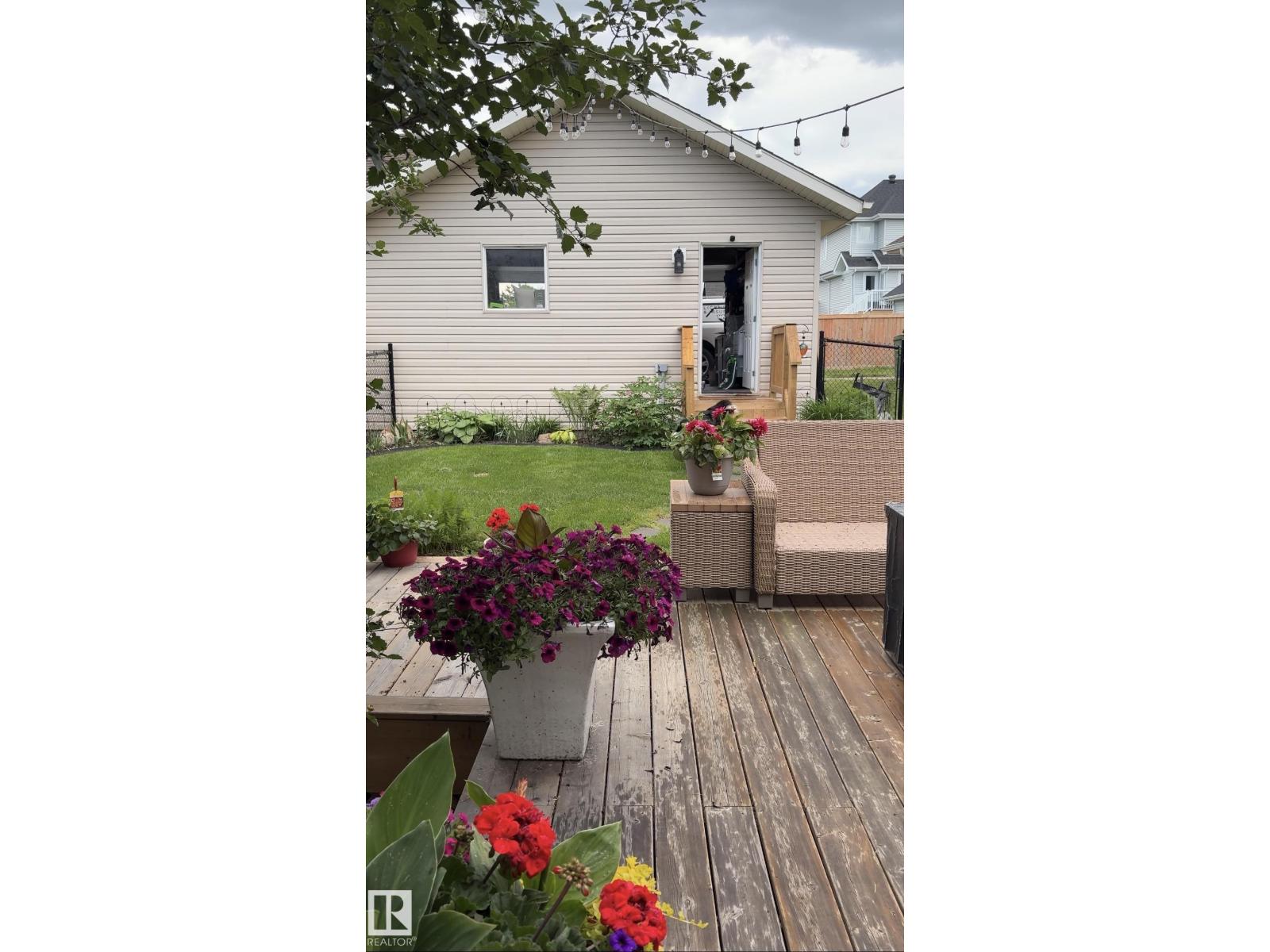 2061 Trumpeter Wy Nw, Edmonton, Alberta  T5S 0E7 - Photo 38 - E4483839