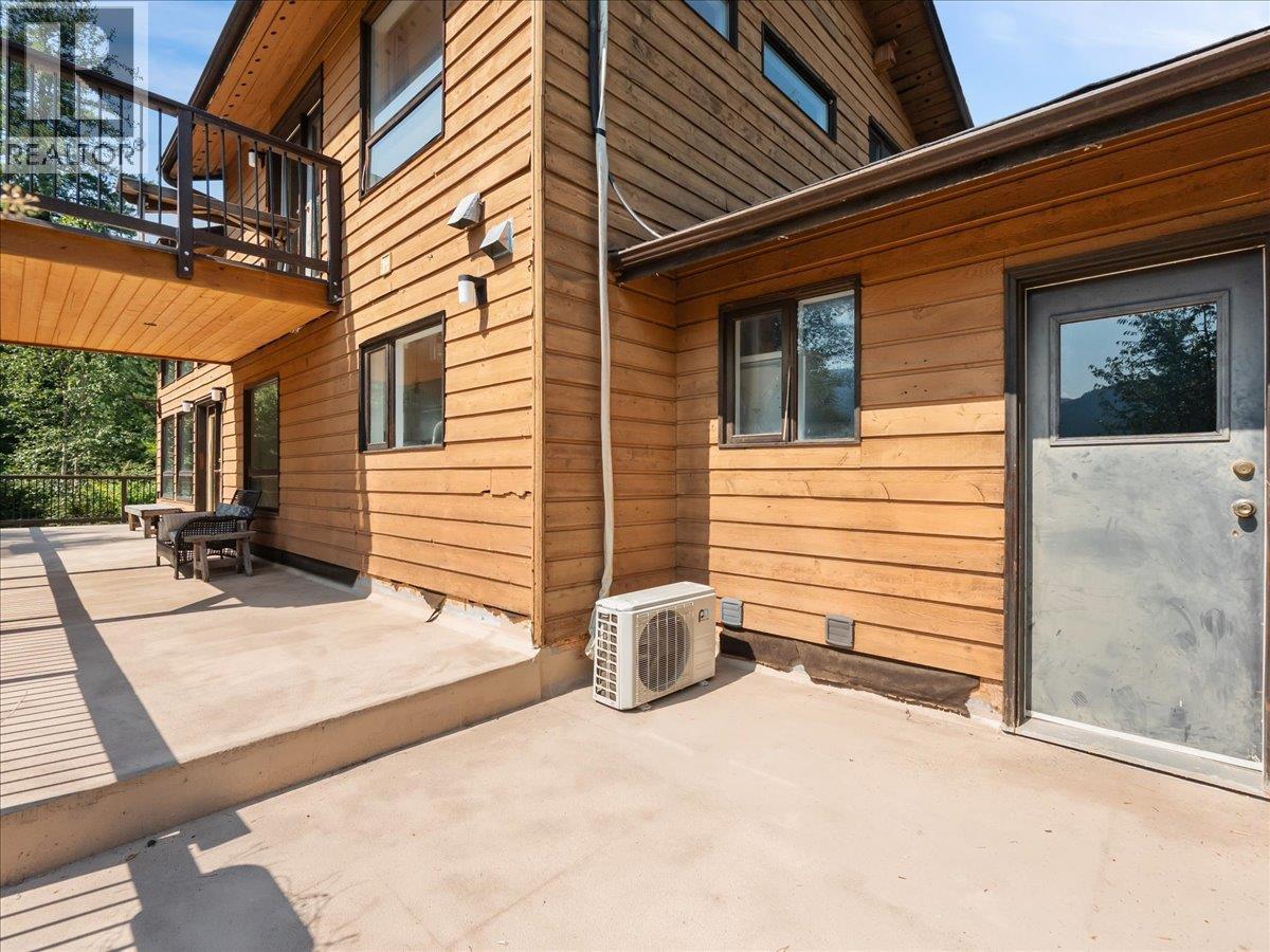 6172 Slocan River Road, Winlaw, British Columbia  V0G 2J0 - Photo 13 - 10384605