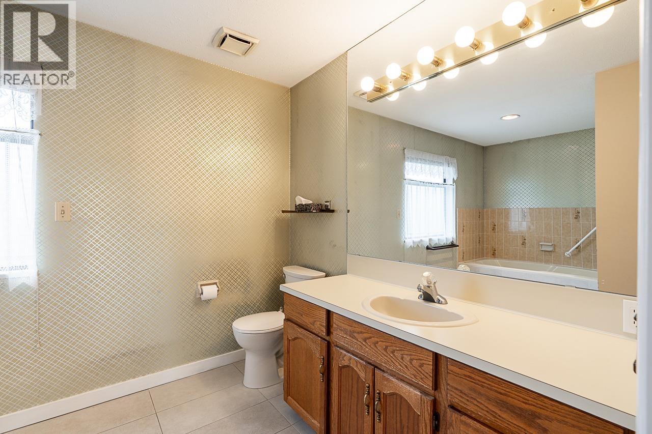 2235 W 16th Avenue, Vancouver, British Columbia  V6K 3B4 - Photo 14 - R3115412