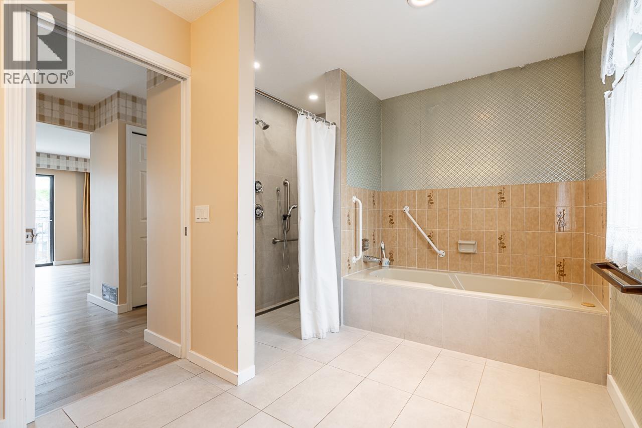 2235 W 16th Avenue, Vancouver, British Columbia  V6K 3B4 - Photo 15 - R3115412