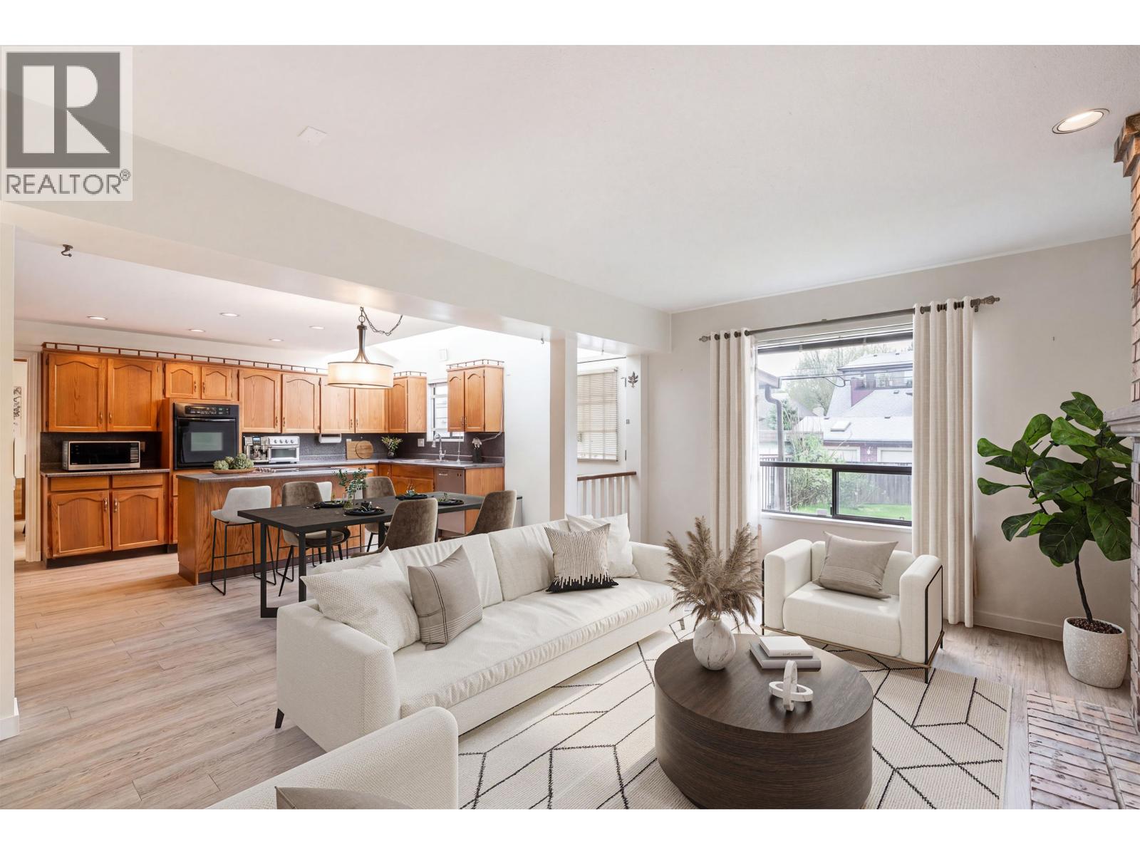 2235 W 16th Avenue, Vancouver, British Columbia  V6K 3B4 - Photo 2 - R3115412