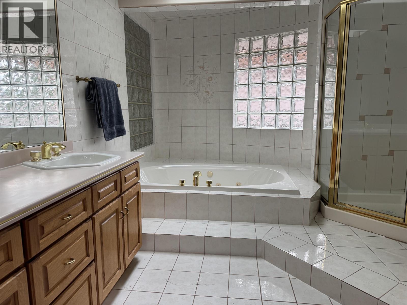 Main&above Lvl 6921 Grant Place, Burnaby, British Columbia  V5B 4X4 - Photo 10 - R3115413