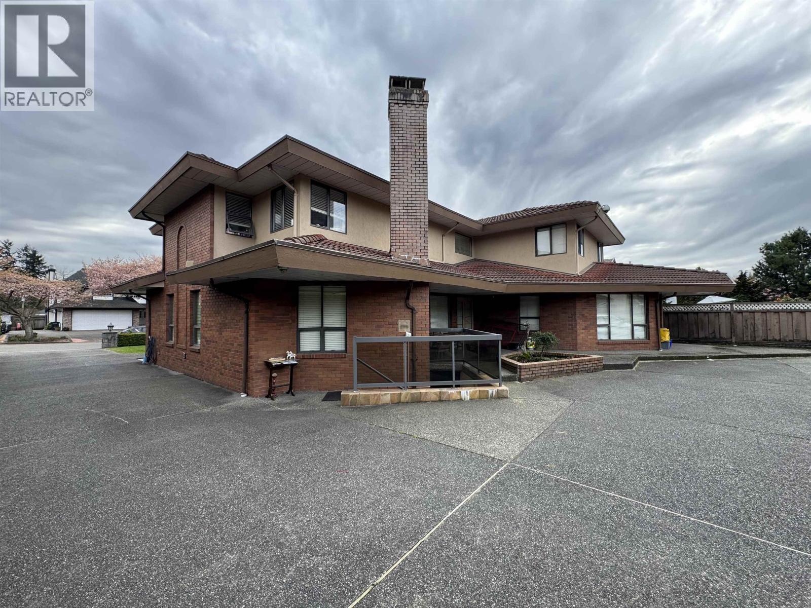 Main&above Lvl 6921 Grant Place, Burnaby, British Columbia  V5B 4X4 - Photo 3 - R3115413