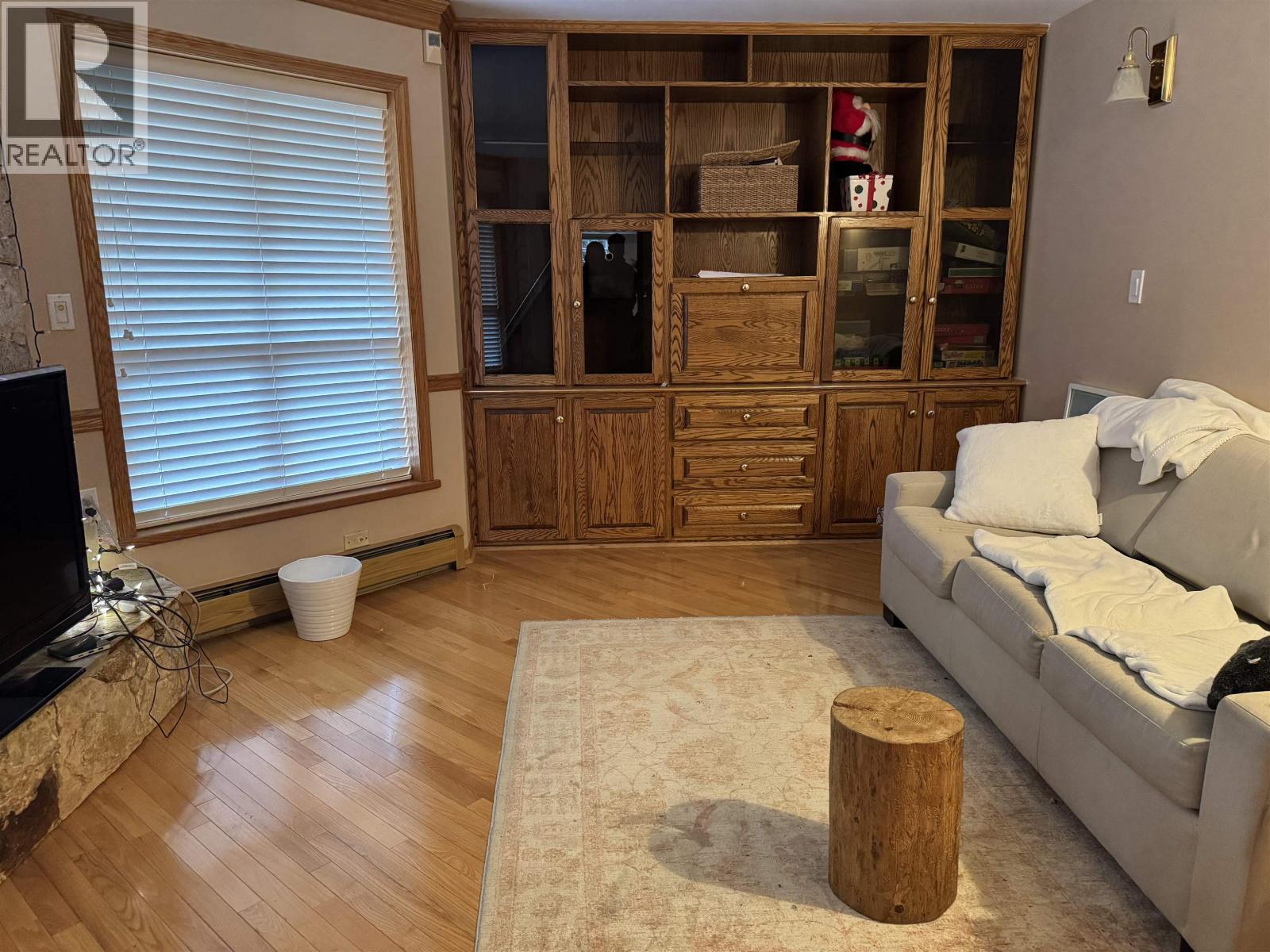 Main&above Lvl 6921 Grant Place, Burnaby, British Columbia  V5B 4X4 - Photo 7 - R3115413