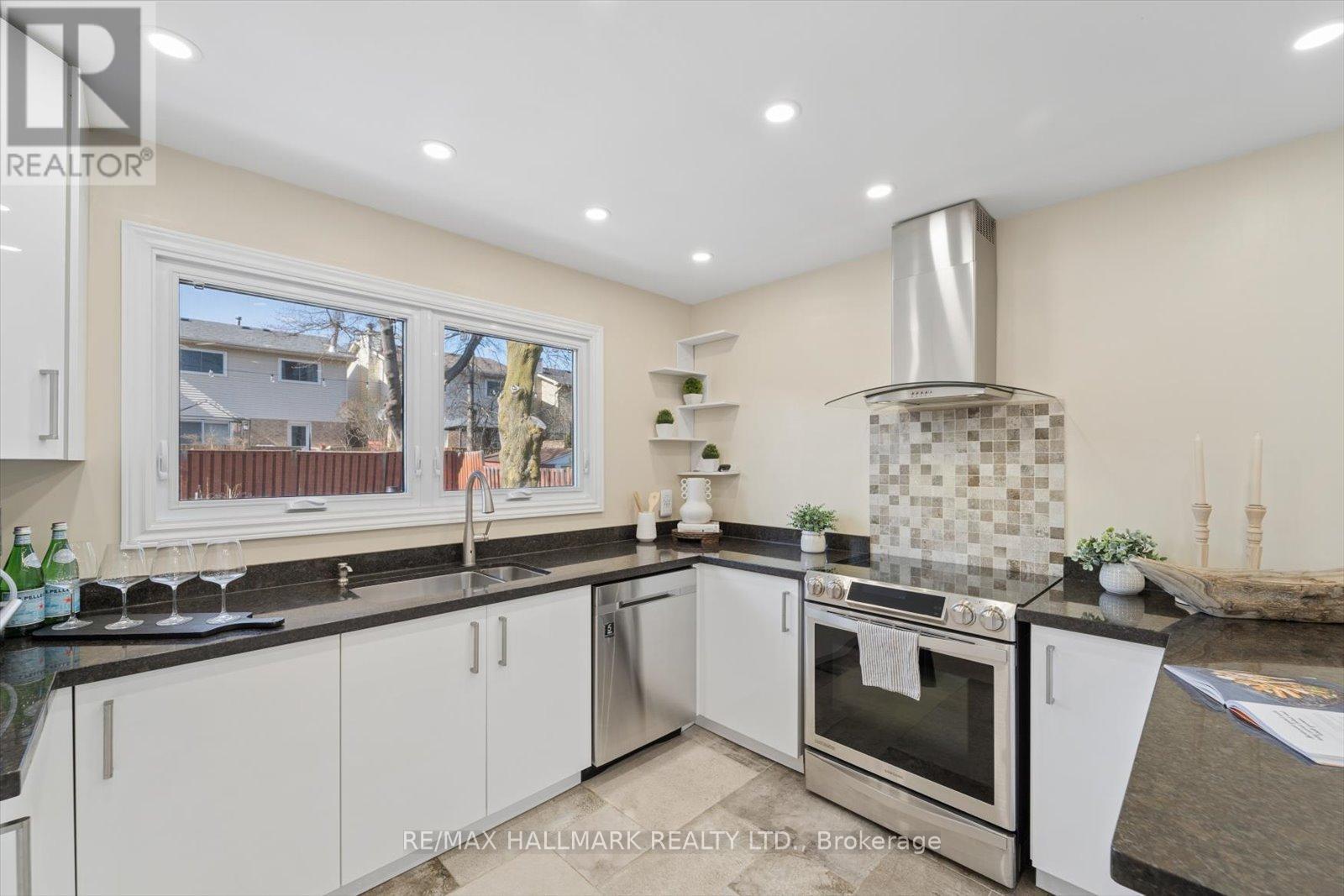 1156 Gloucester Square, Pickering, Ontario  L1V 3P6 - Photo 10 - E13038534